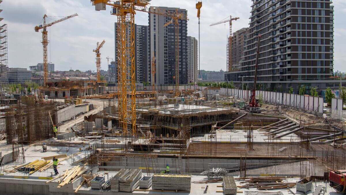 How to Get Construction Work in Australia